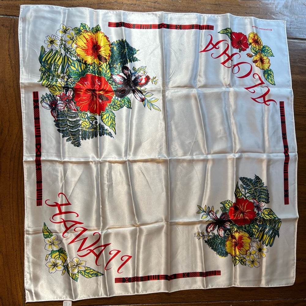 Derick souvenirs scarf. Hawaii, and aloha.